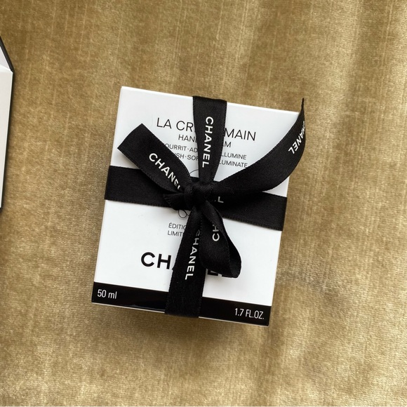 CHANEL LA CRÈME MAIN Nourish Denim Hand Cream - Picture 8 of 9